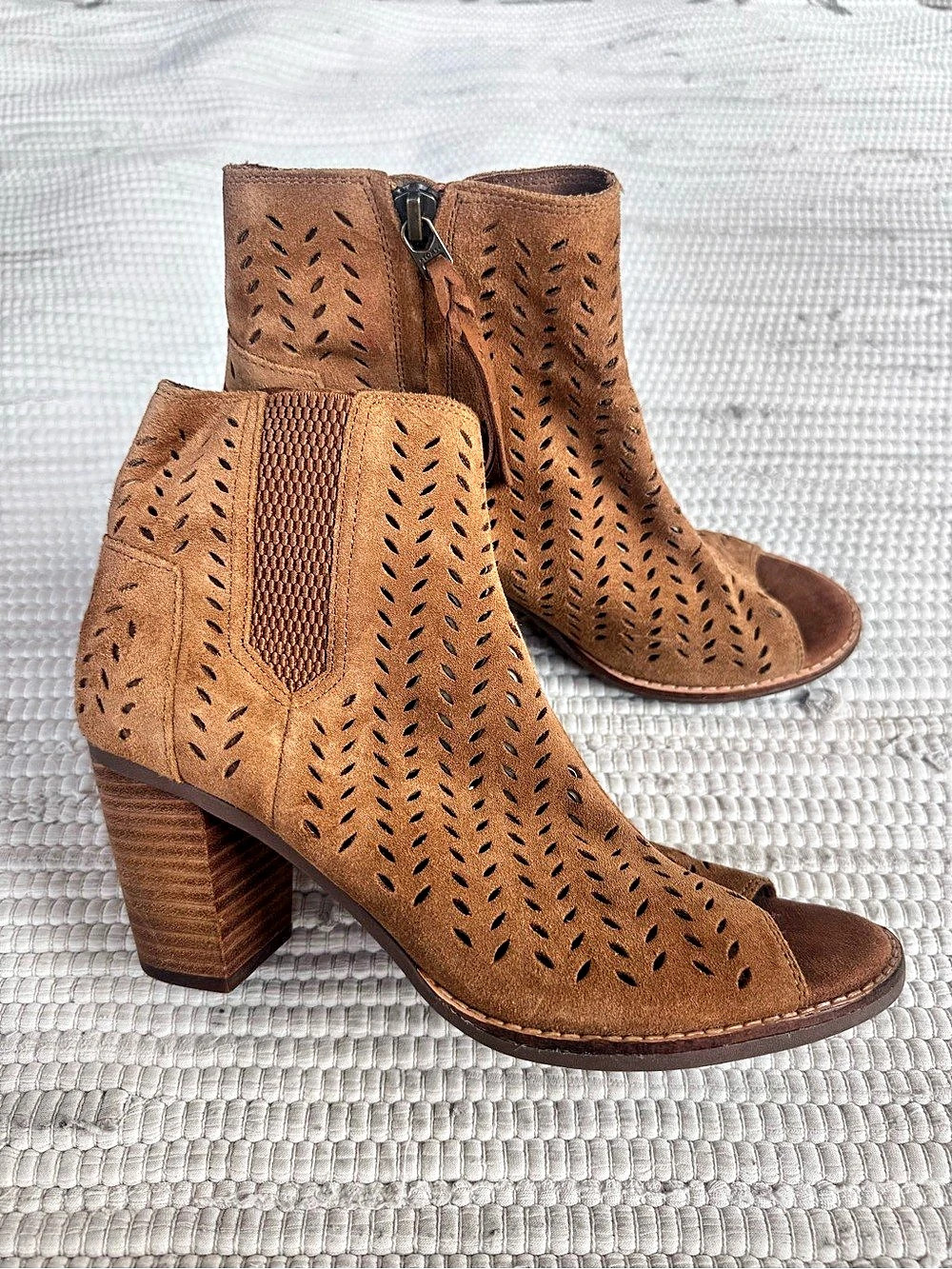 TOMS Majorca Tan Suede Perforated Peep Toe Booties Women’s 7